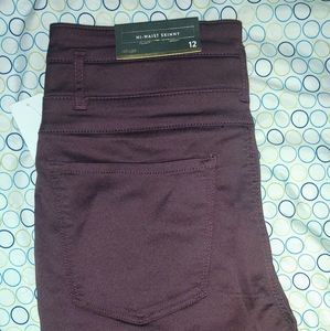 Hi-Waisted Skinny Jeans